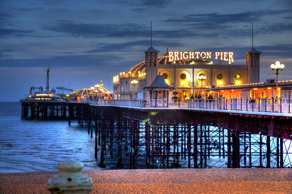 Brighton england. Брайтонский Пирс в Англии. Брайтонский Пирс (Brighton Pier). Brighton город Англии. Пирс Брайтон Палас (г. Брайтон).
